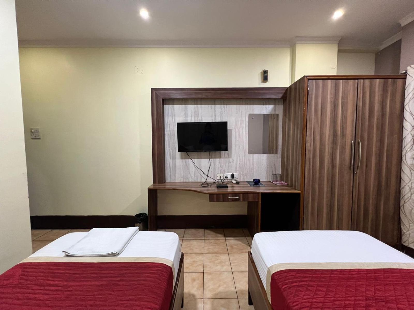 Hotel Bluemoon Guwahati Bagian luar foto