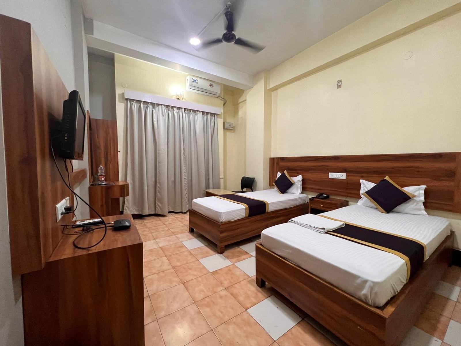 Hotel Bluemoon Guwahati Bagian luar foto