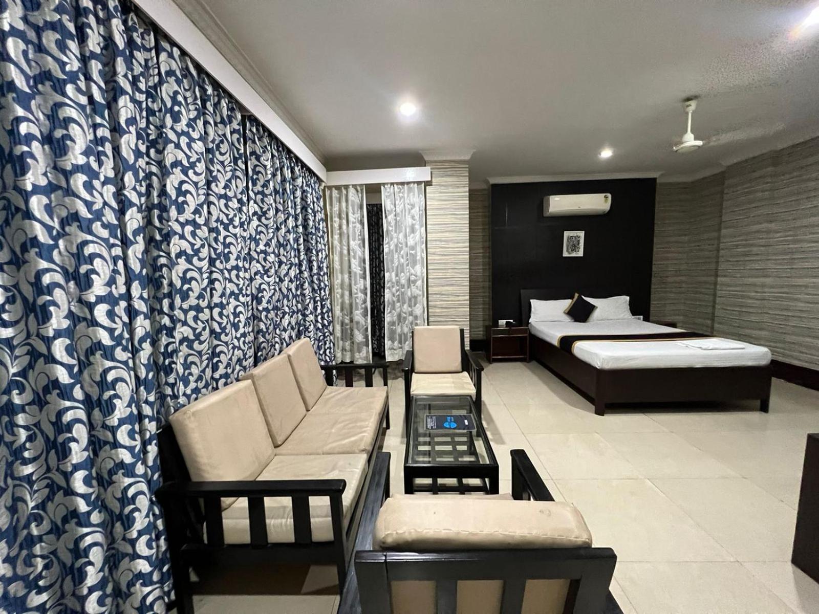 Hotel Bluemoon Guwahati Bagian luar foto